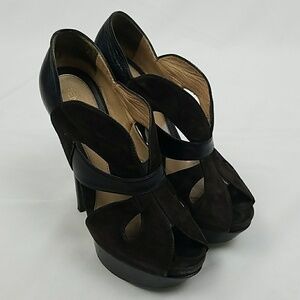Fendi women 6.5 brown velvet platform peep toe